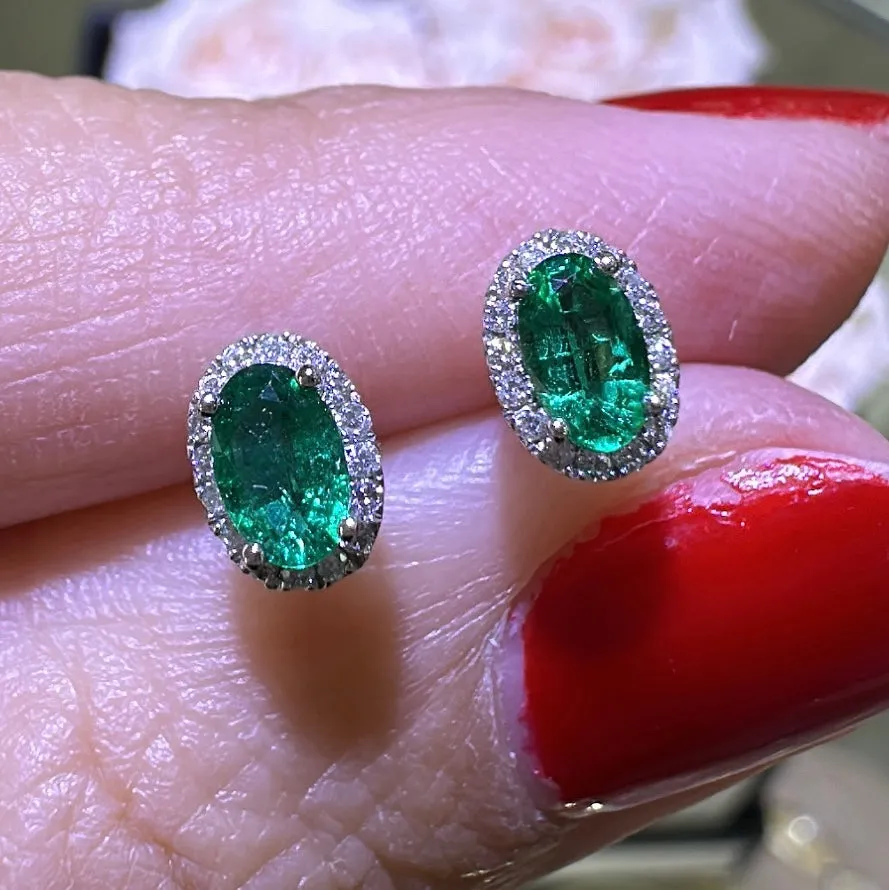 0.44carat Green Emerald Oval-cut Diamond Stud Earrings