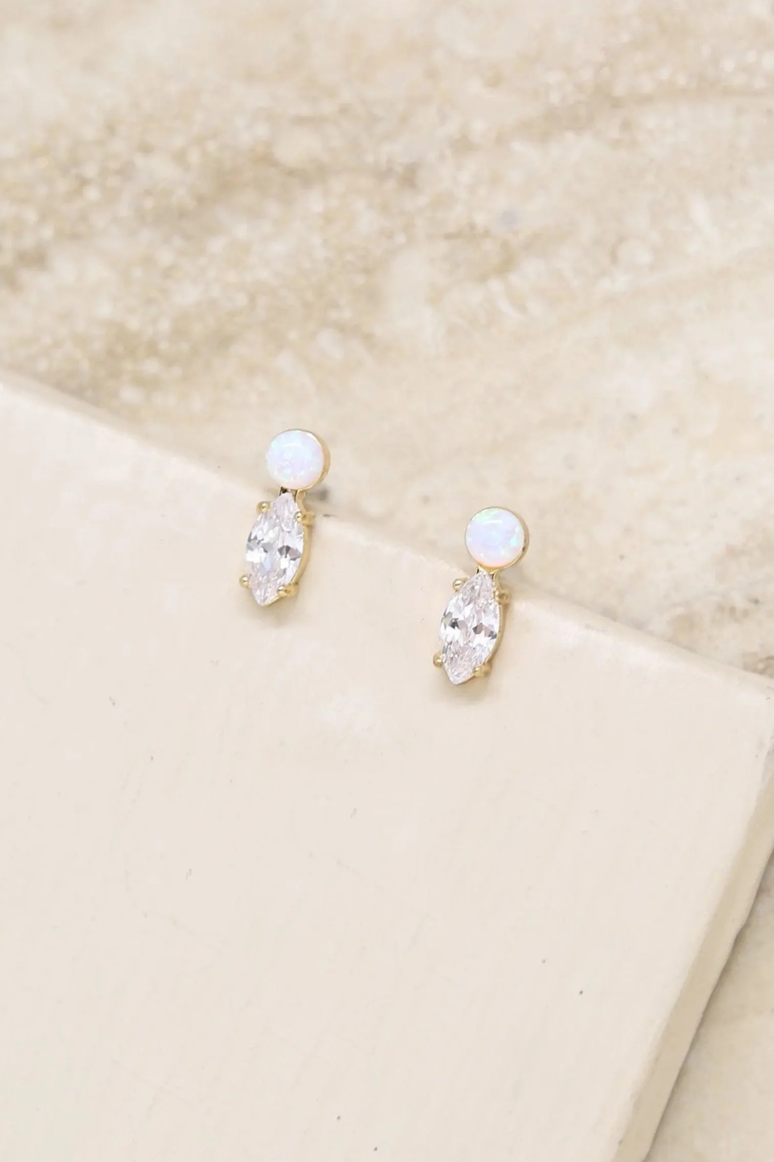 18k Catch their Eye Stud  Earrings