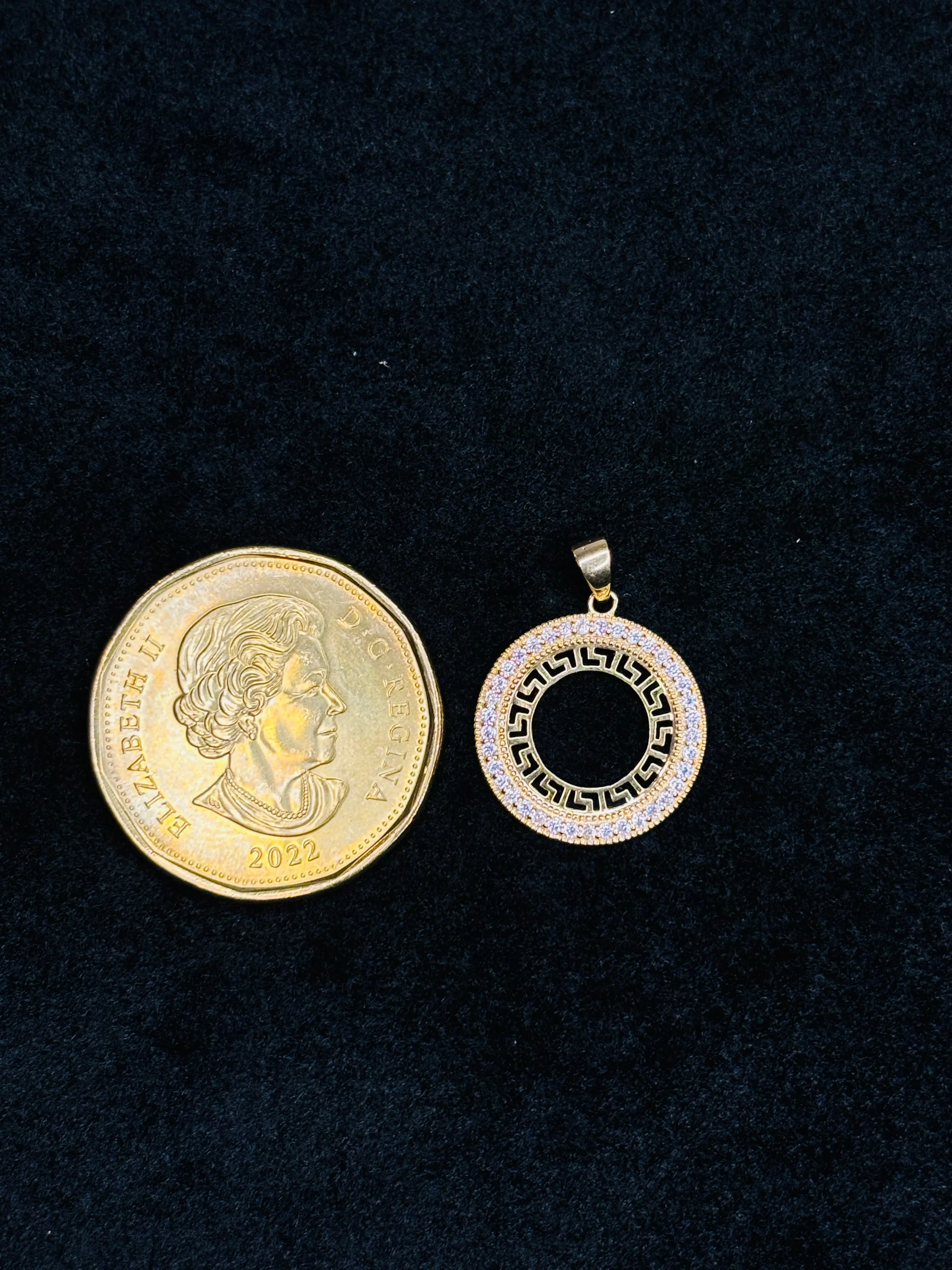 18K Gold Circle Pendant with Stone