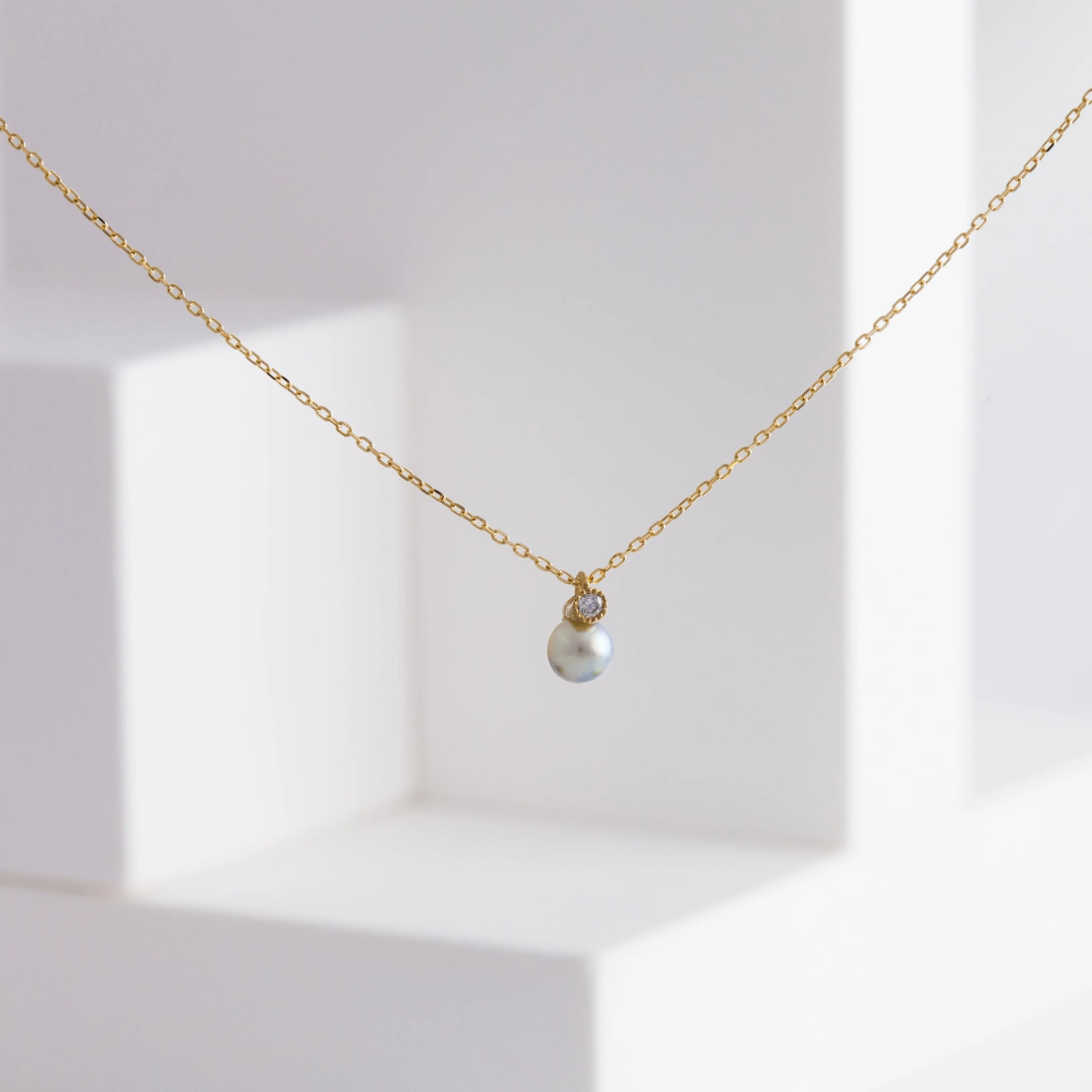 Baby Akoya pearl single pearl diamond necklace