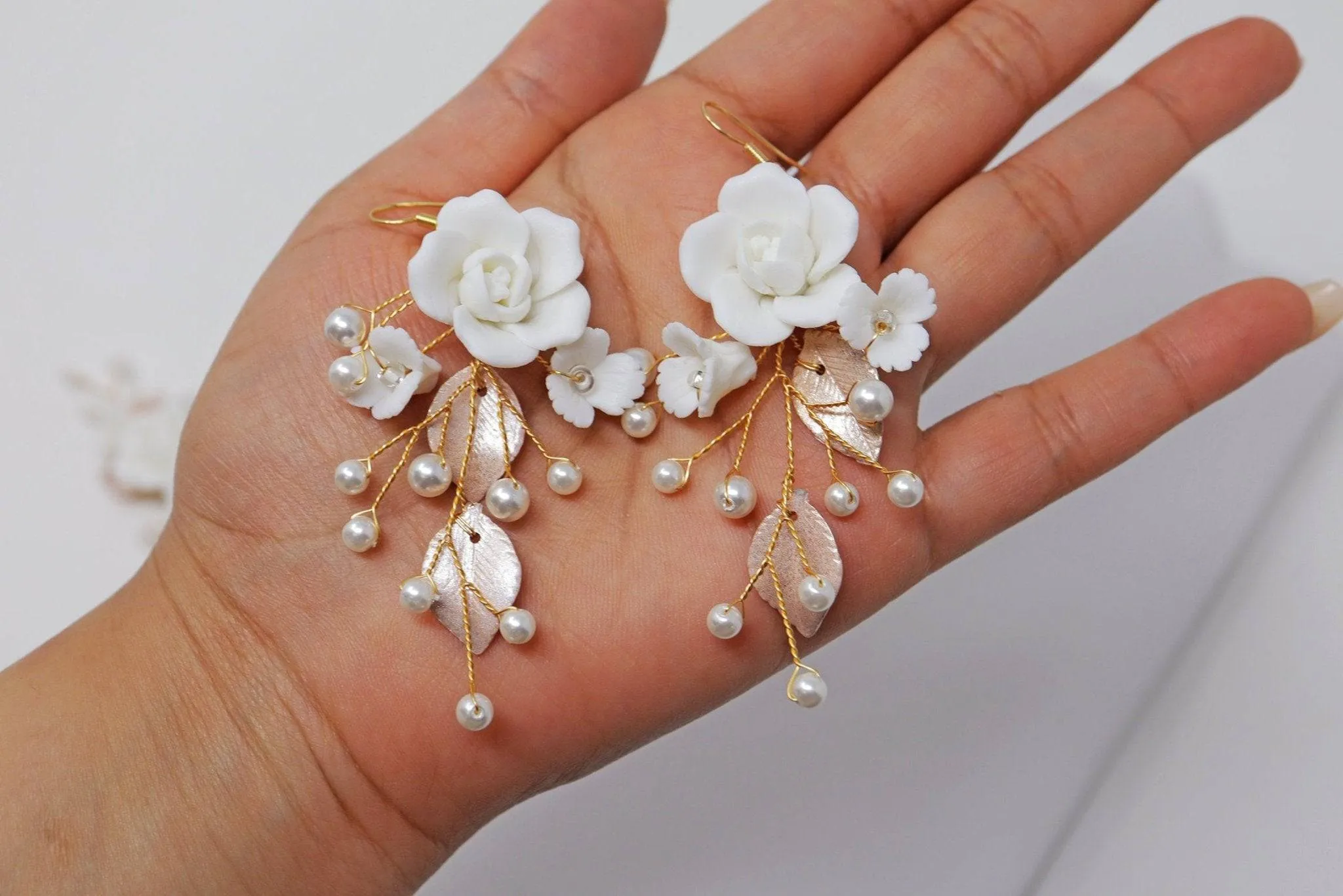 Baroque Style Ceramic White flower Bridal Earring & Hair piece, Bridal Hair Accessories, Hair Comb