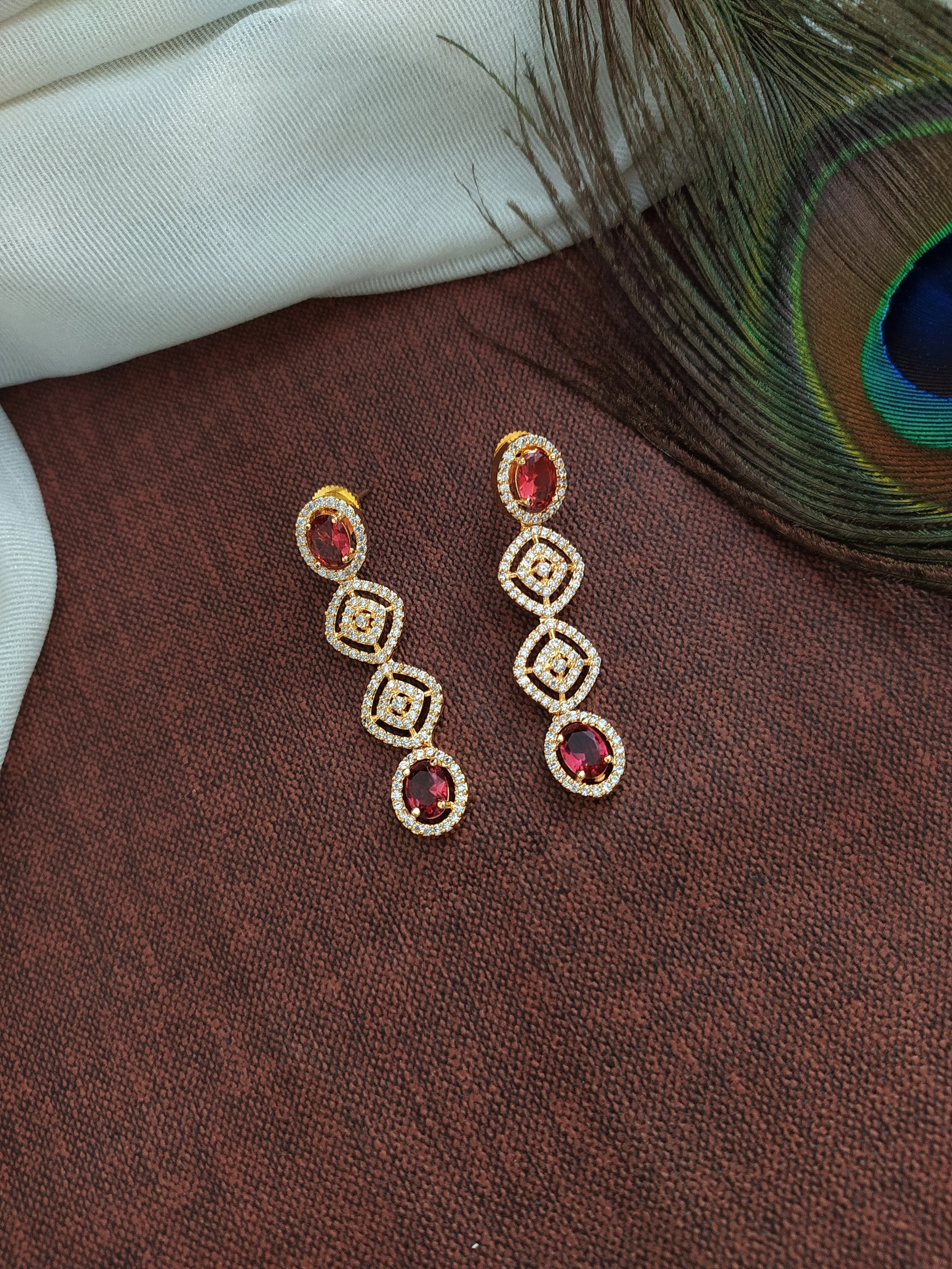 BEAUTIFUL GOLD-PLATED RUBY NECKLACE WITH ZIRCON STONES