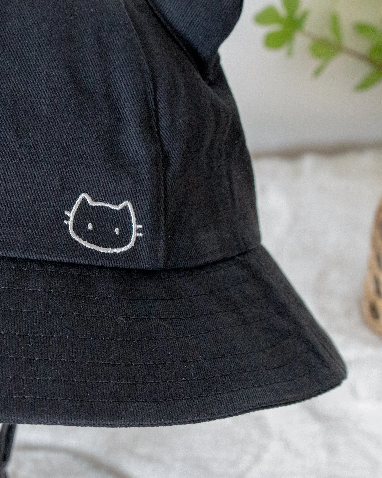 Black cat bucket hat