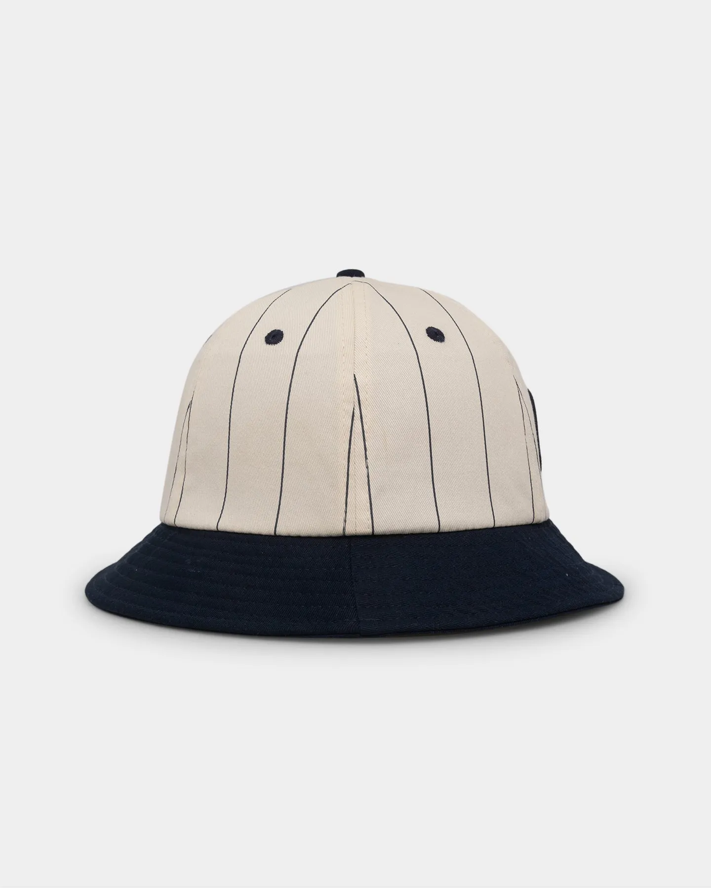 Carre Base Bucket Hat Off White/Navy