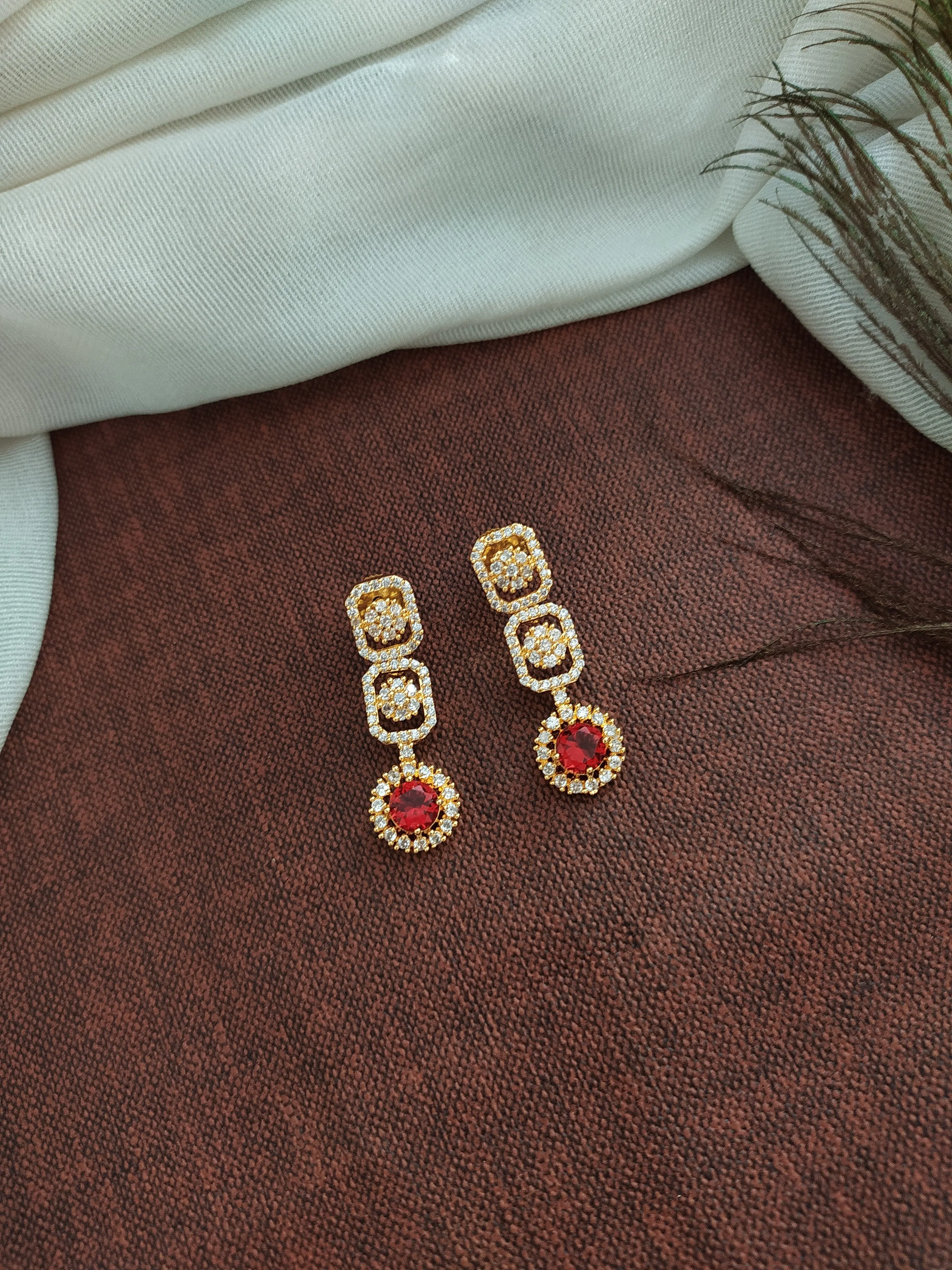 ELEGANT GOLD-PLATED RUBY NECKLACE WITH ZIRCON STONES