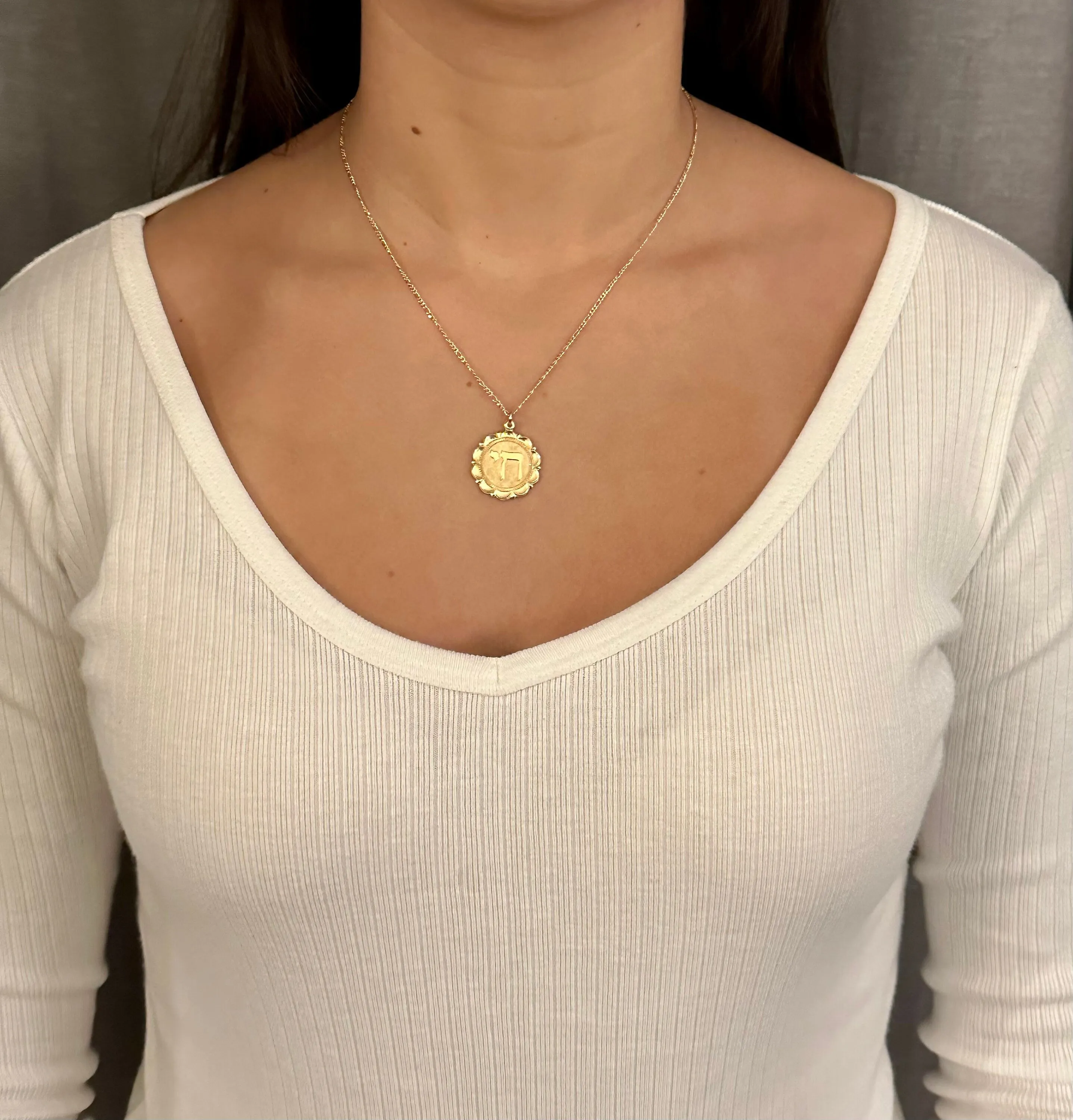 Fancy 'Chai' Round Medallion Necklace - Gold