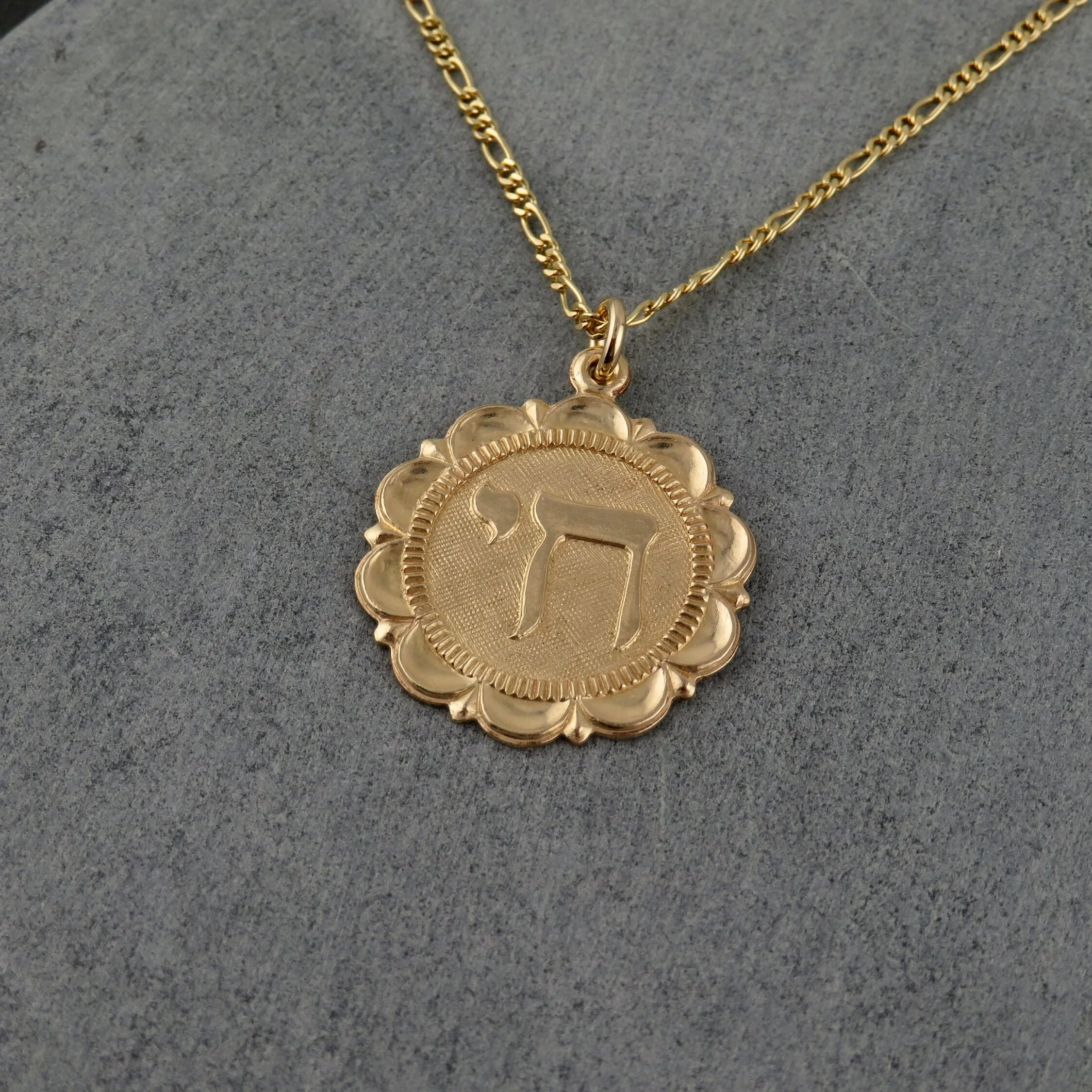 Fancy 'Chai' Round Medallion Necklace - Gold