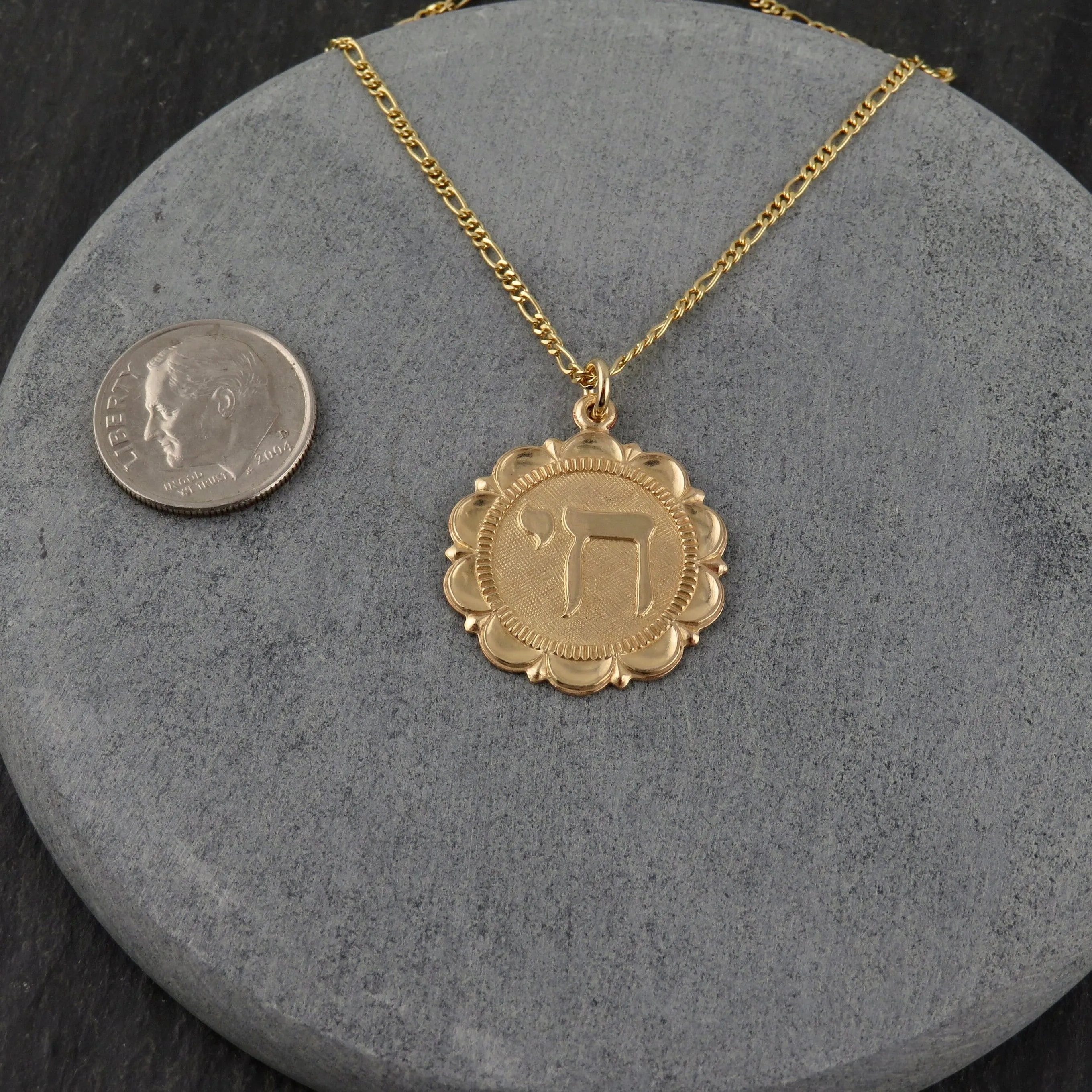 Fancy 'Chai' Round Medallion Necklace - Gold