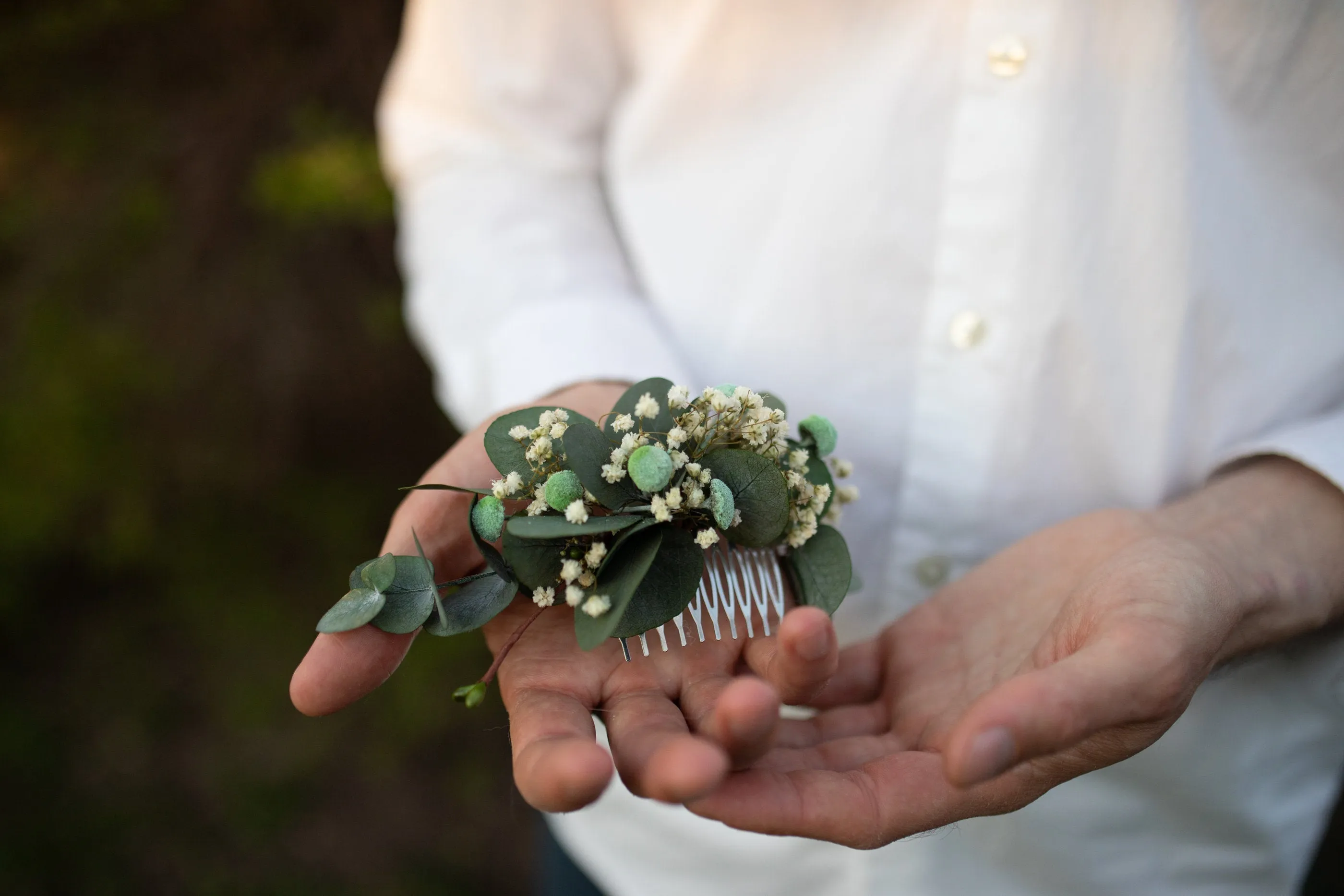 Greenery wedding comb Flower hair comb Bridal flower comb with eucalyptus Magaela accessories Handmade hair comb Greenery Wedding comb