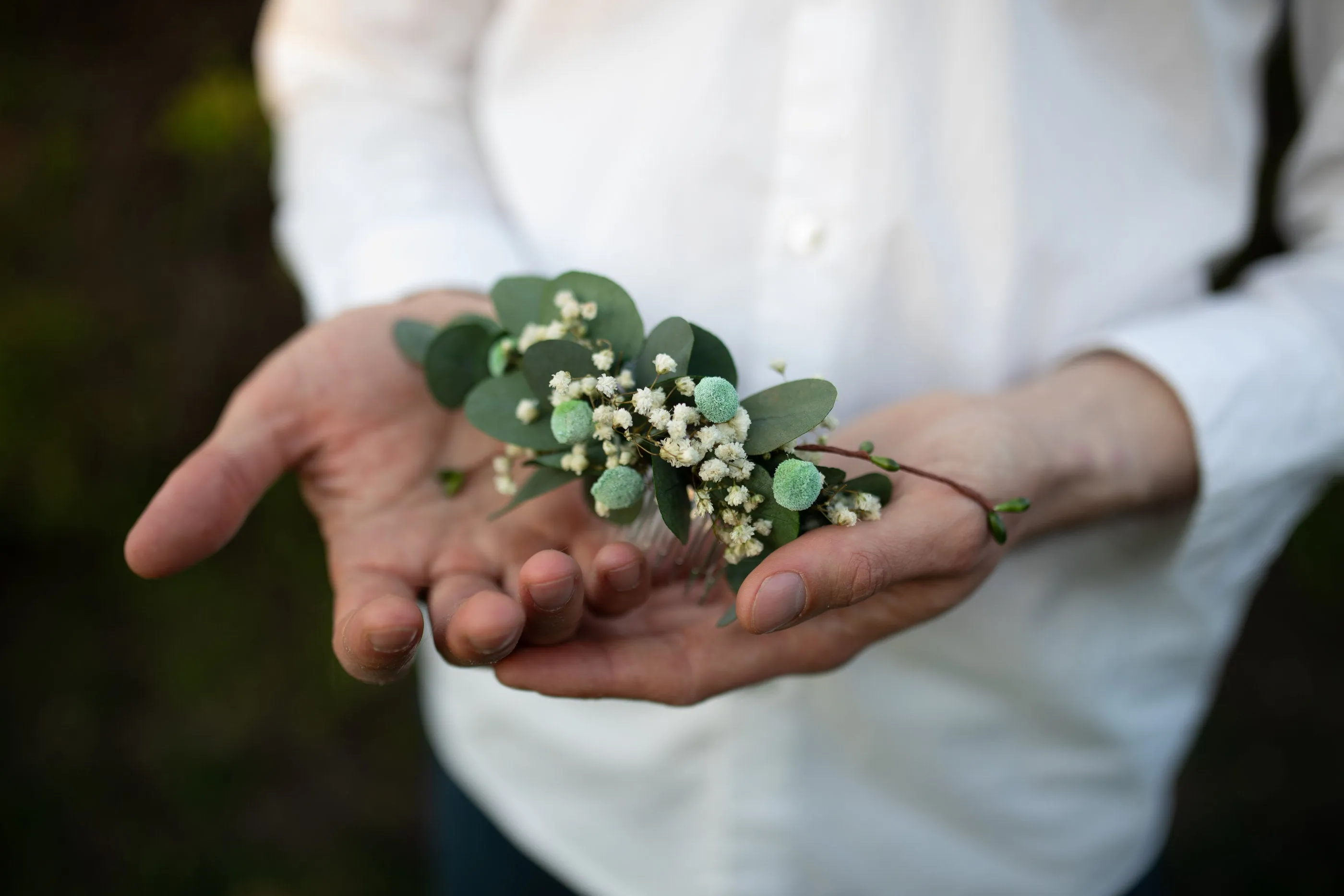 Greenery wedding comb Flower hair comb Bridal flower comb with eucalyptus Magaela accessories Handmade hair comb Greenery Wedding comb