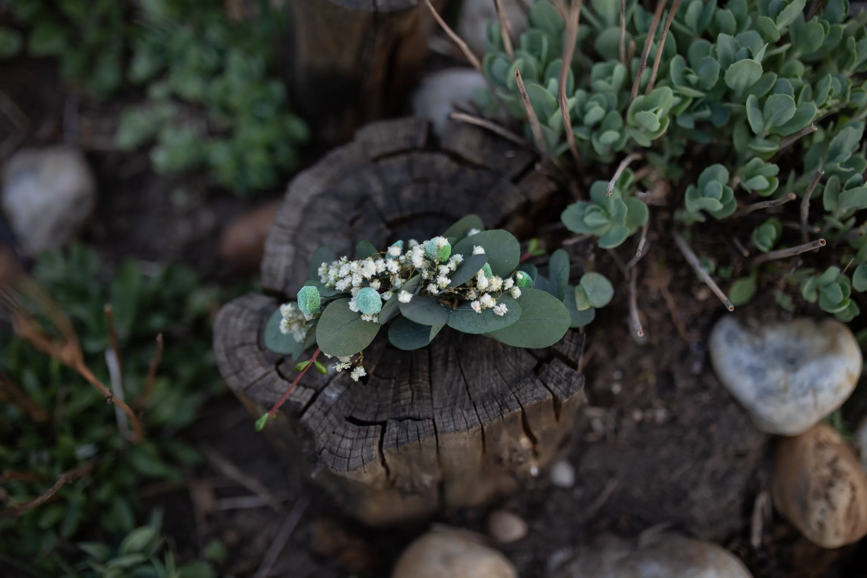 Greenery wedding comb Flower hair comb Bridal flower comb with eucalyptus Magaela accessories Handmade hair comb Greenery Wedding comb