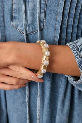 She Walks in Beauty Gold & Ivory Pearl Bracelet