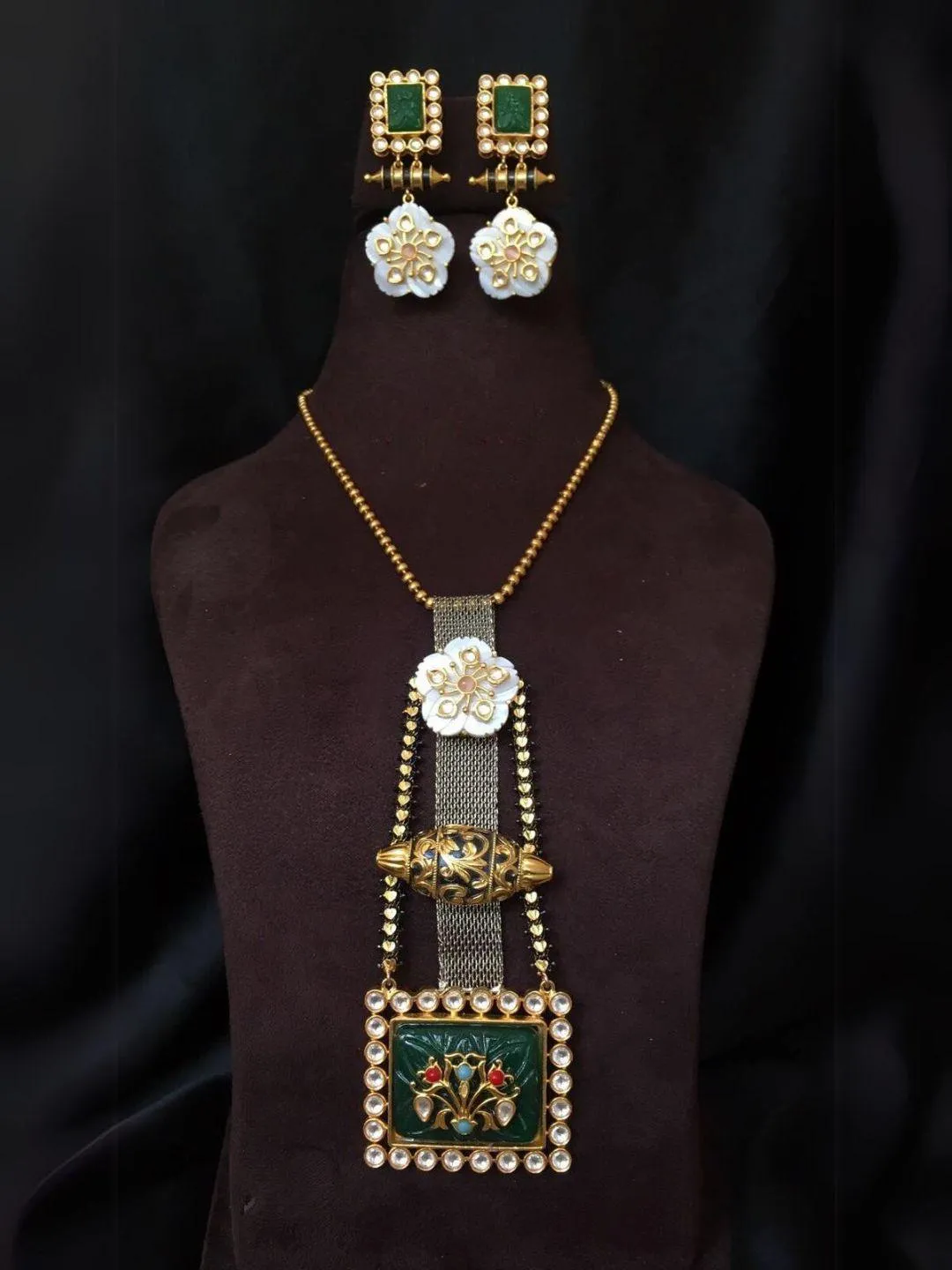 Unique Designed Square Kundan Locket Set