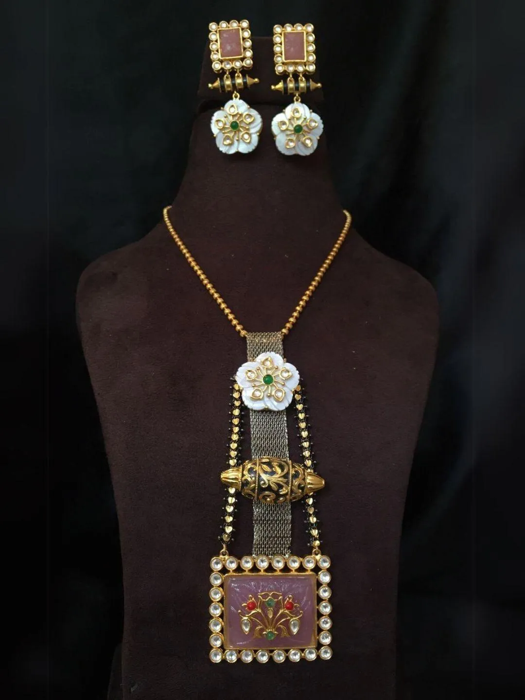 Unique Designed Square Kundan Locket Set