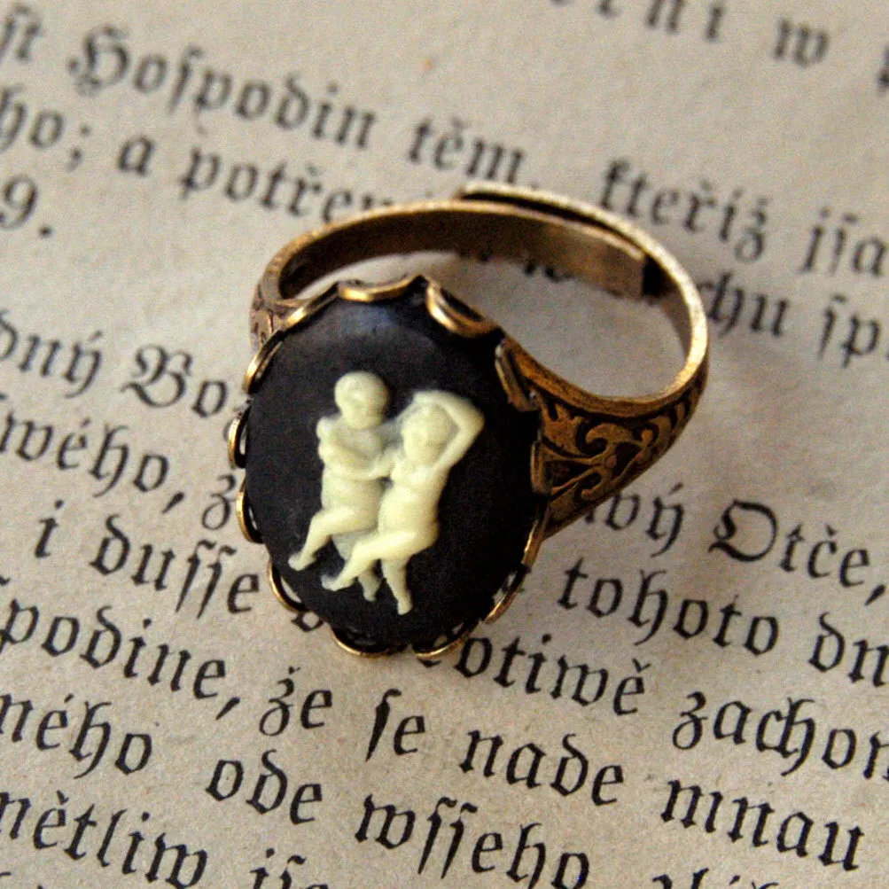 Vintage Zodiac Cameo Ring - Gemini